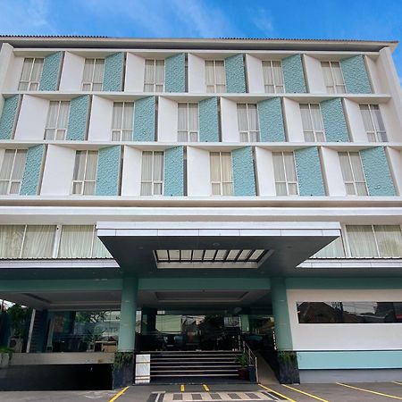 Luxury Malioboro Hotel Γιογκιακάρτα Εξωτερικό φωτογραφία