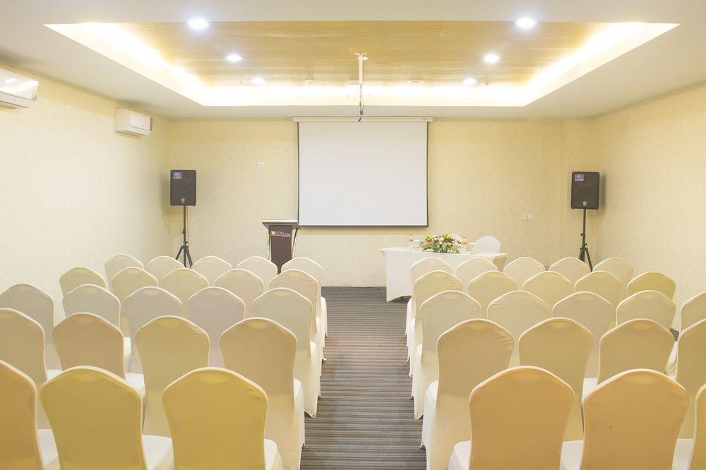 Luxury Malioboro Hotel Γιογκιακάρτα Εξωτερικό φωτογραφία