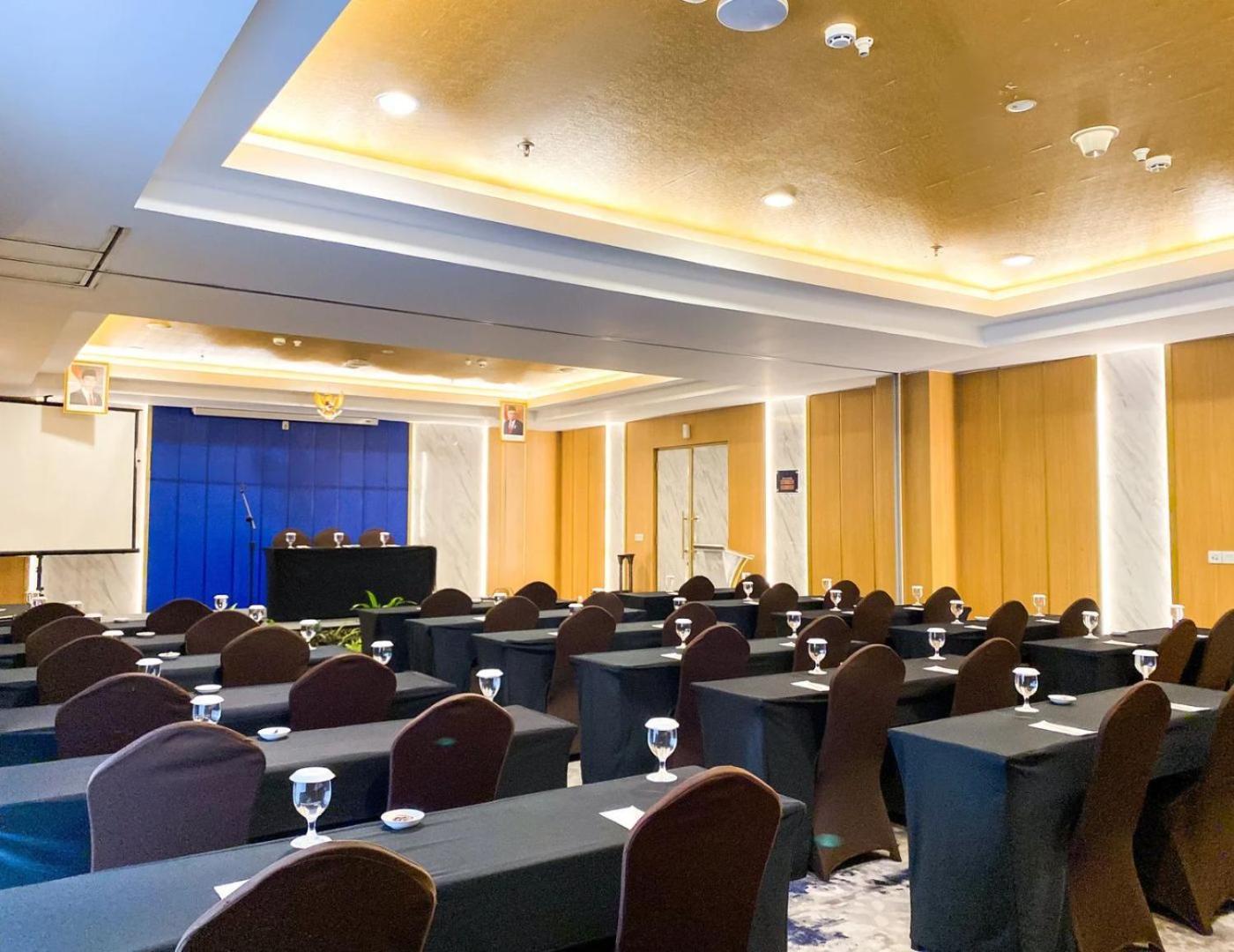 Luxury Malioboro Hotel Γιογκιακάρτα Εξωτερικό φωτογραφία
