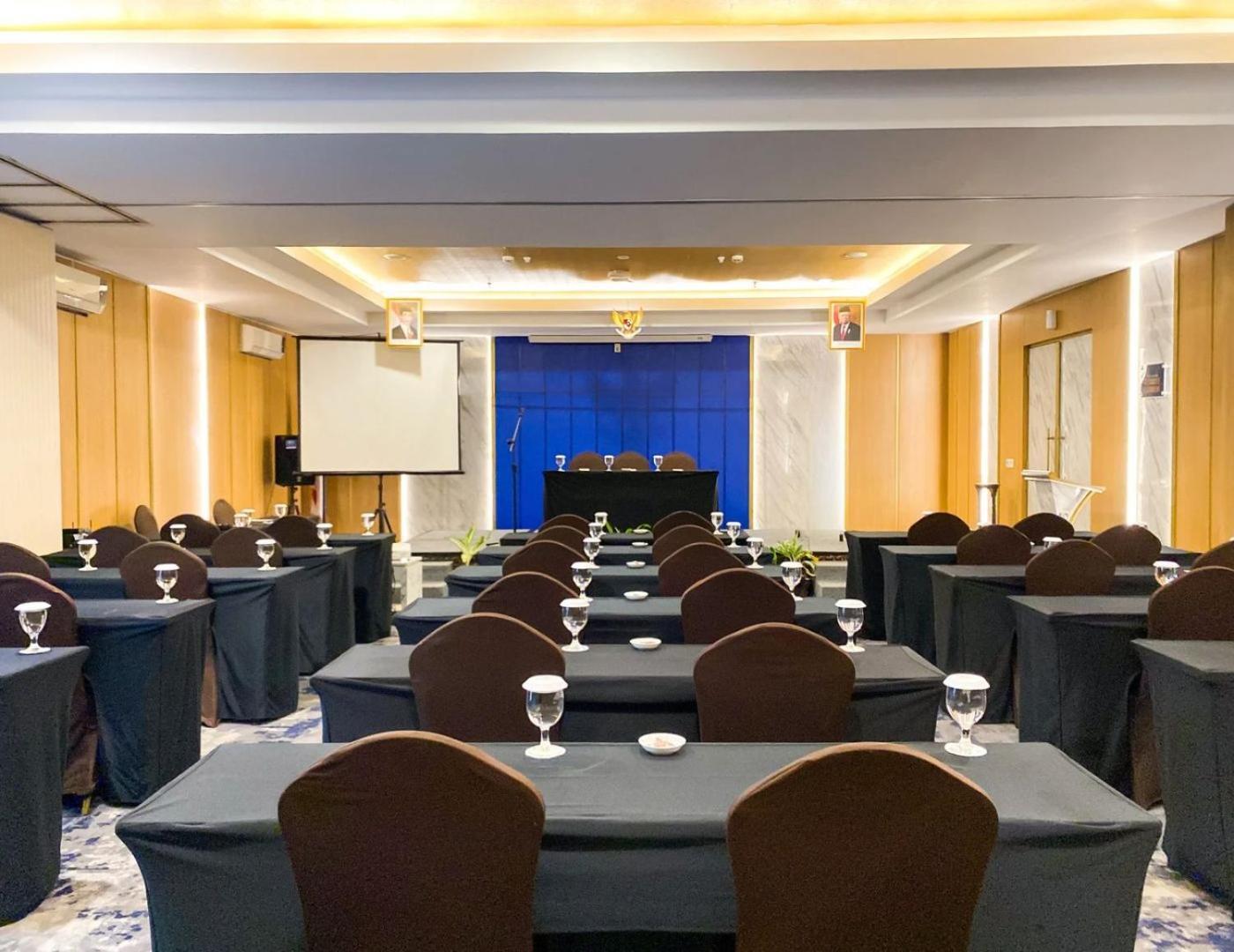 Luxury Malioboro Hotel Γιογκιακάρτα Εξωτερικό φωτογραφία