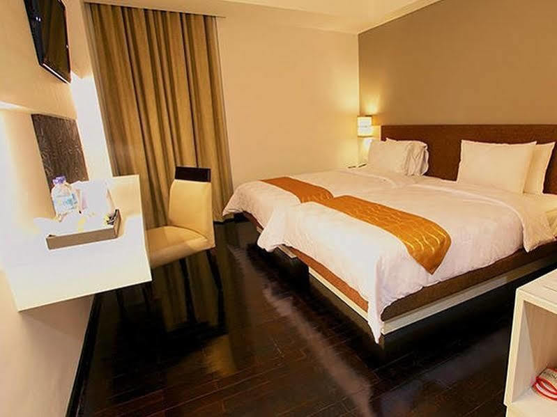 Luxury Malioboro Hotel Γιογκιακάρτα Εξωτερικό φωτογραφία