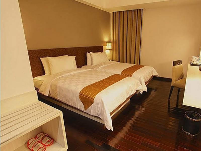 Luxury Malioboro Hotel Γιογκιακάρτα Εξωτερικό φωτογραφία