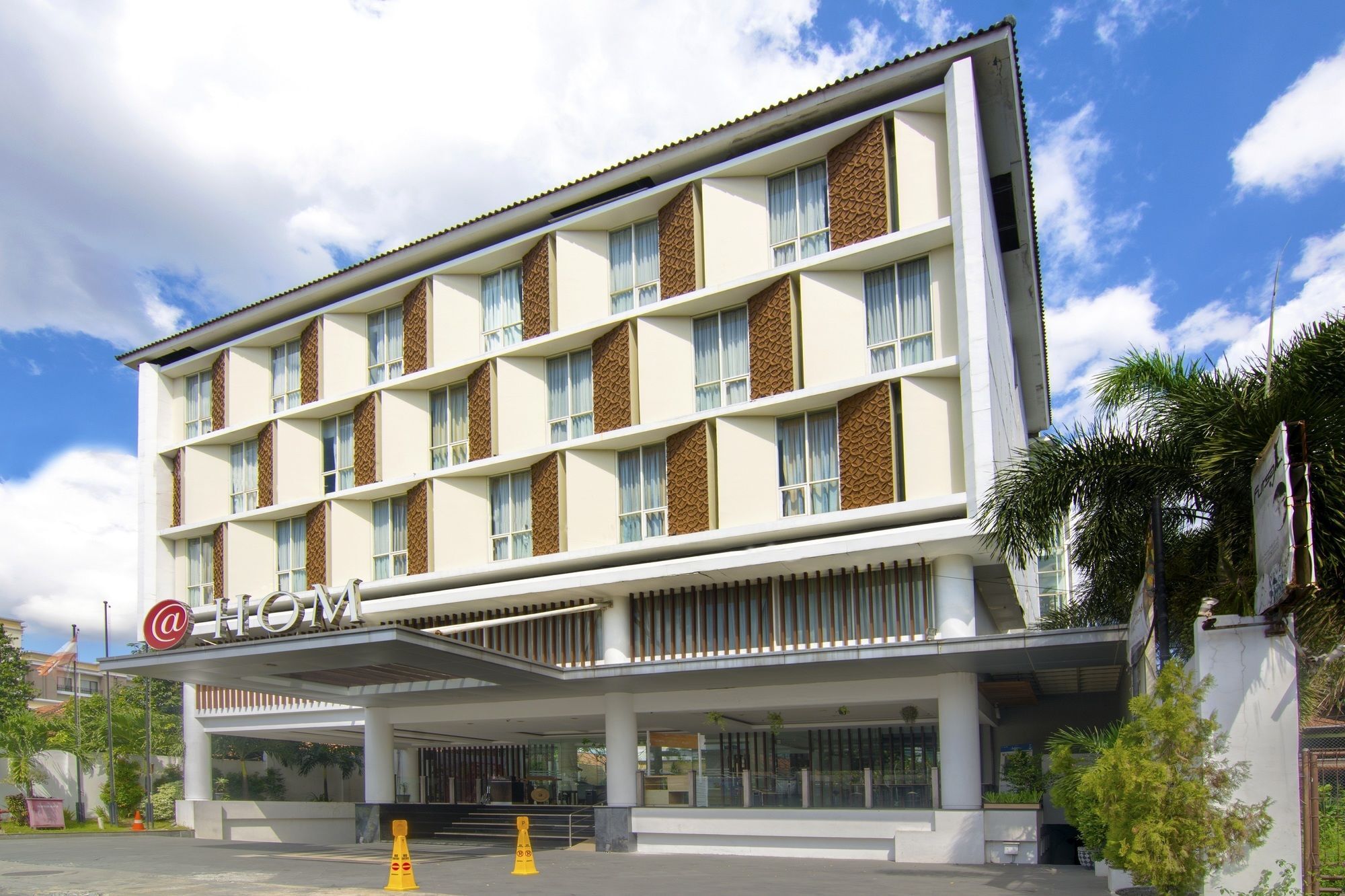 Luxury Malioboro Hotel Γιογκιακάρτα Εξωτερικό φωτογραφία