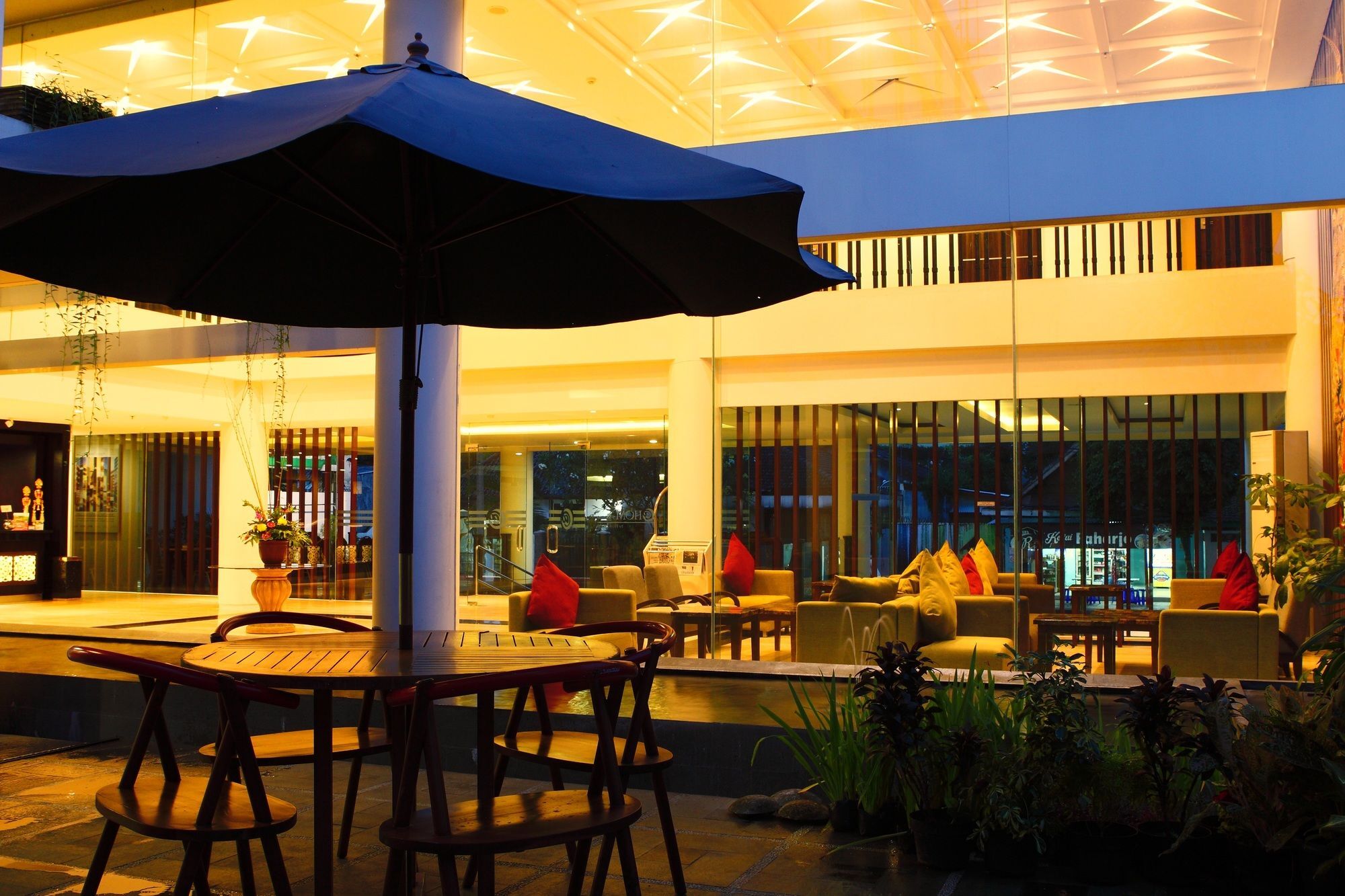 Luxury Malioboro Hotel Γιογκιακάρτα Εξωτερικό φωτογραφία