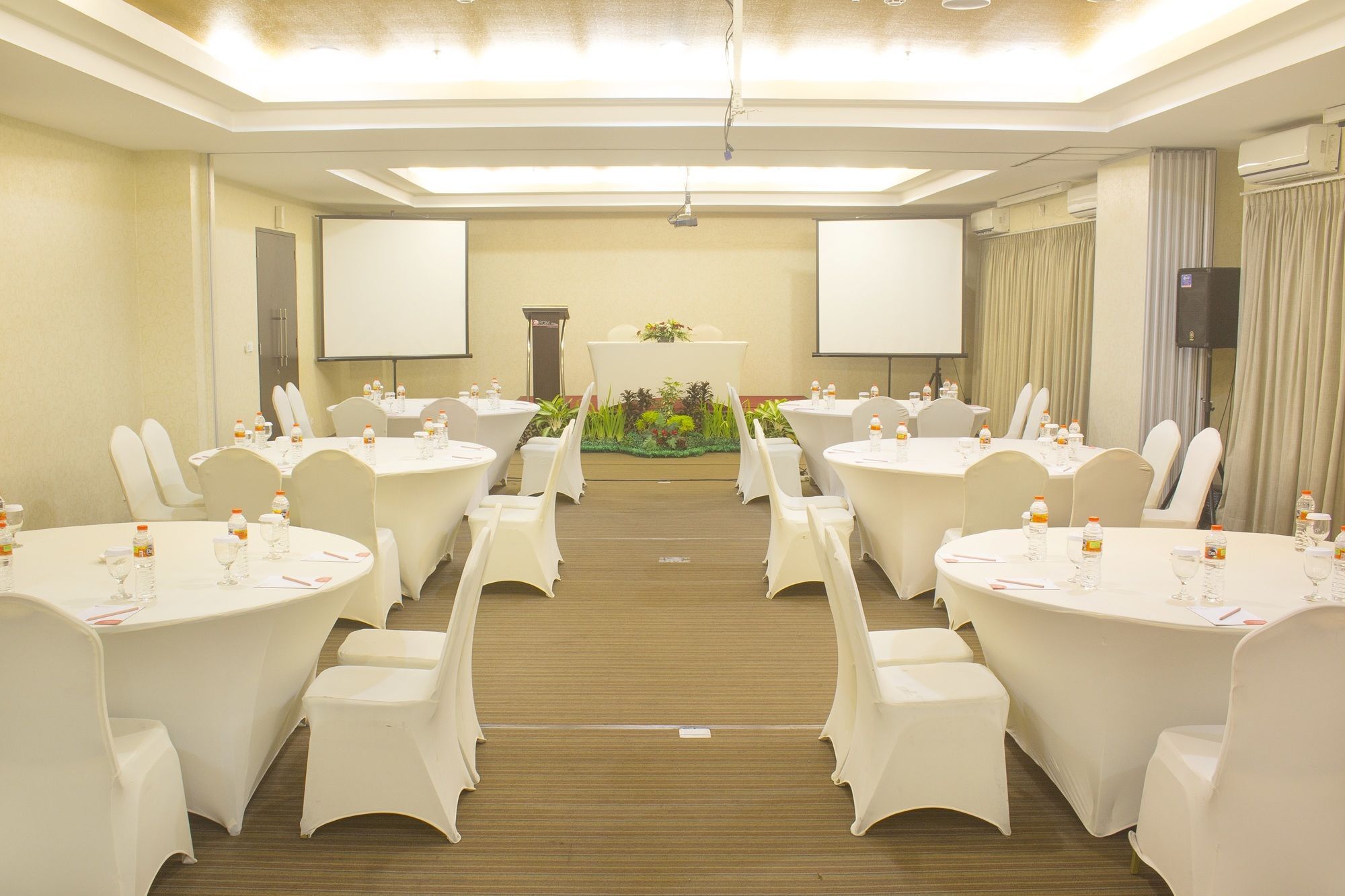Luxury Malioboro Hotel Γιογκιακάρτα Εξωτερικό φωτογραφία