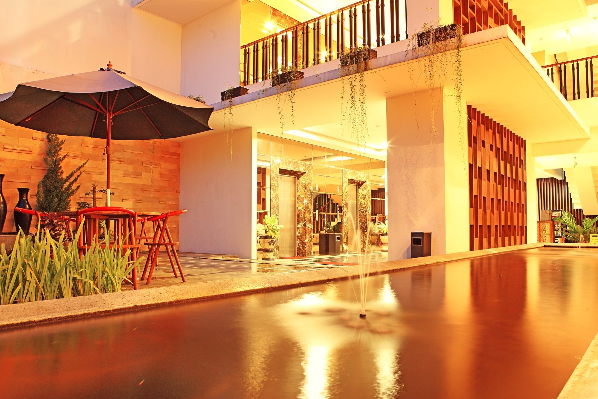 Luxury Malioboro Hotel Γιογκιακάρτα Εξωτερικό φωτογραφία